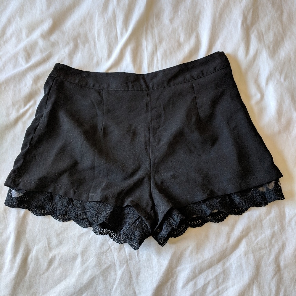 NWOT Forever 21 Black Fashion Shorts